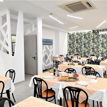 Hotel Madrid Римини Экстерьер фото