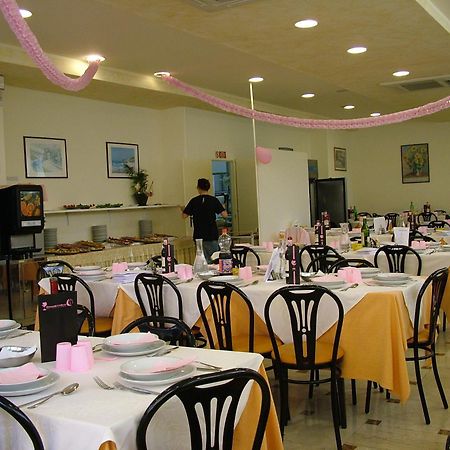 Hotel Madrid Римини Экстерьер фото