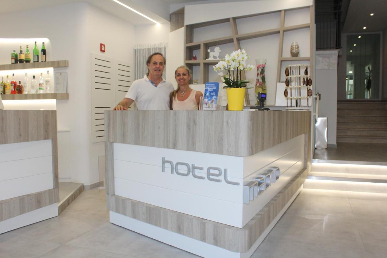 Hotel Madrid Римини Экстерьер фото
