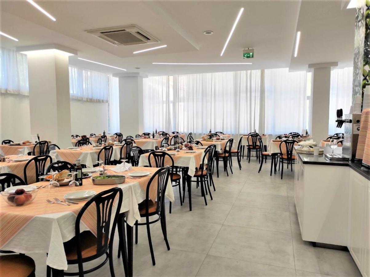 Hotel Madrid Римини Экстерьер фото