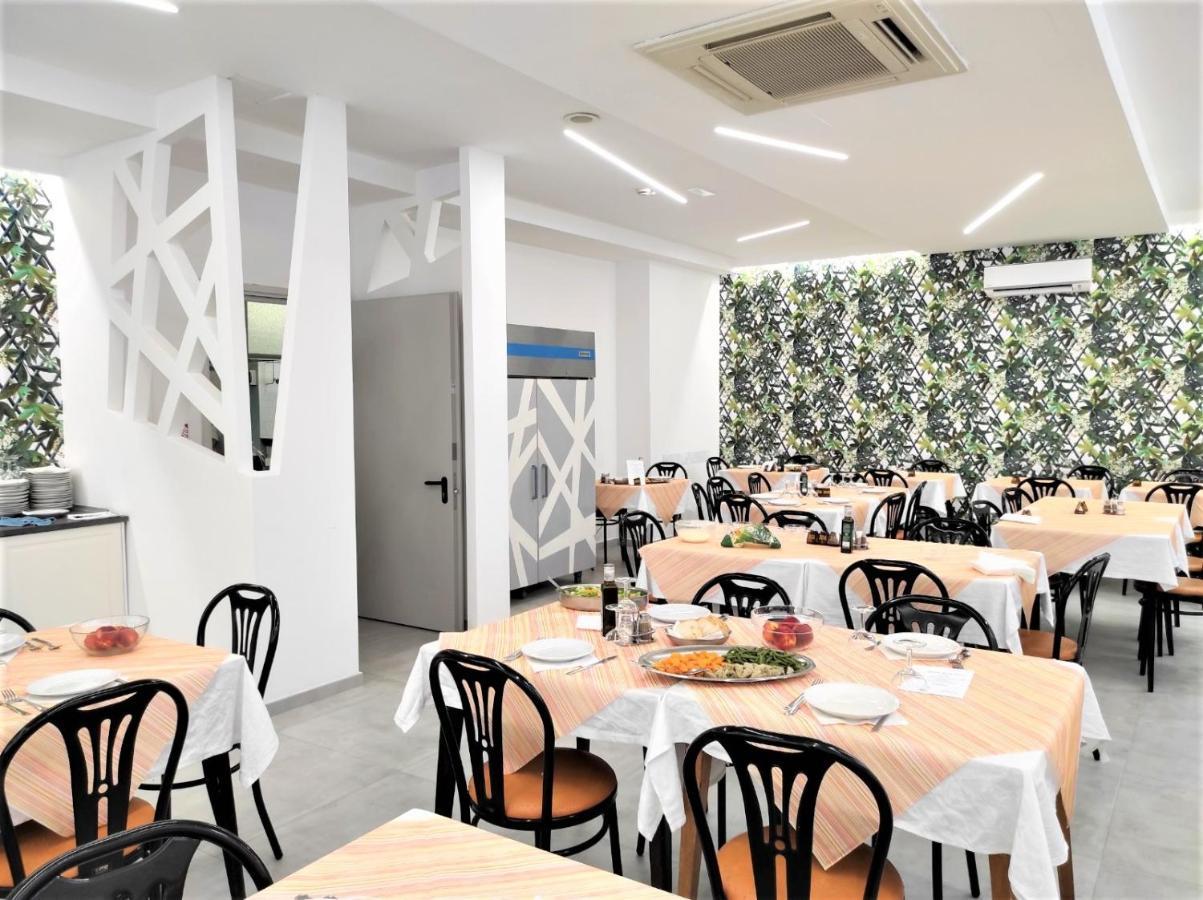 Hotel Madrid Римини Экстерьер фото