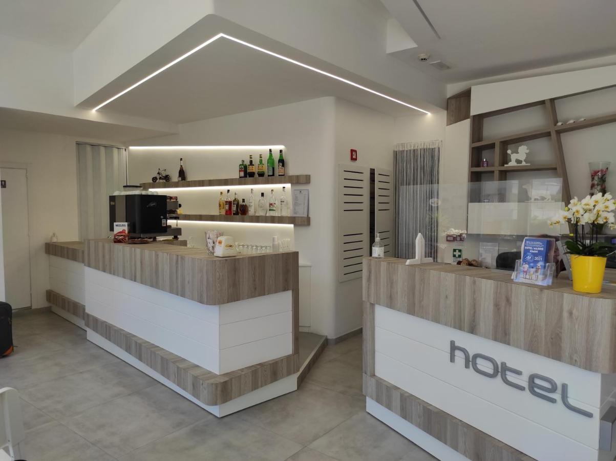 Hotel Madrid Римини Экстерьер фото