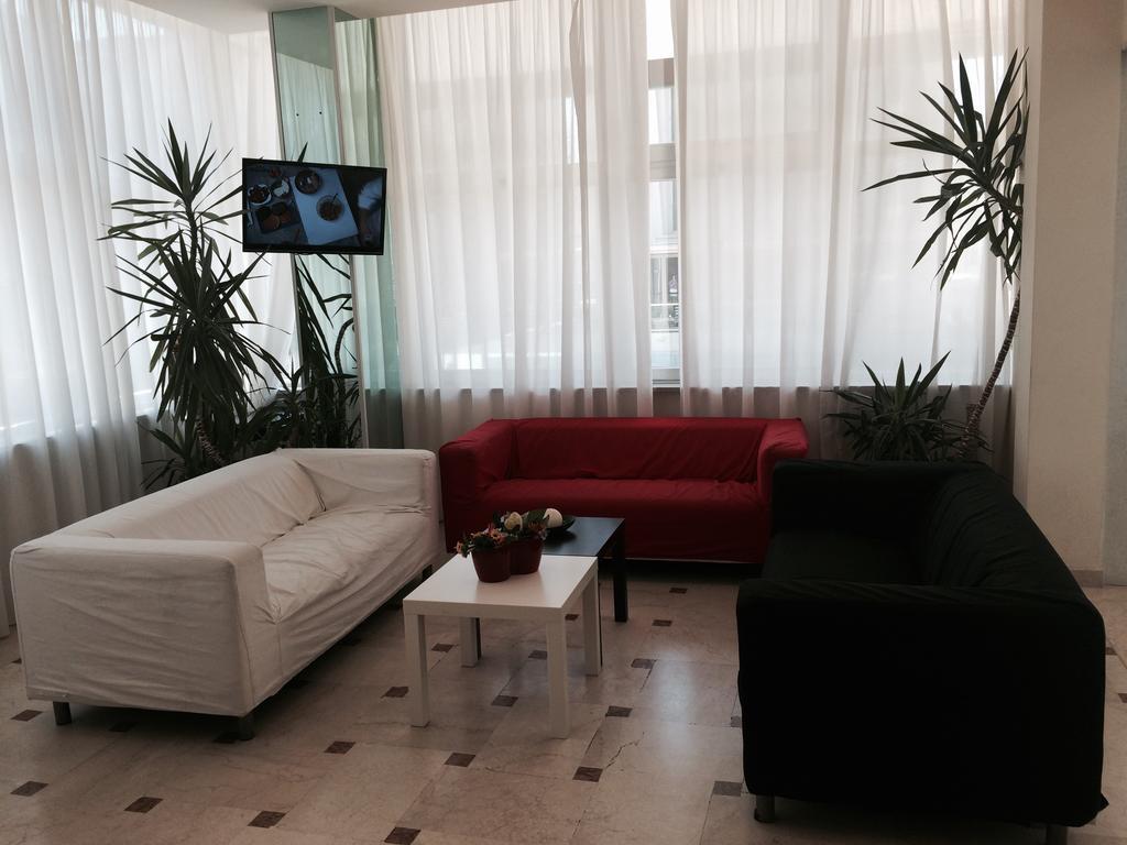 Hotel Madrid Римини Экстерьер фото