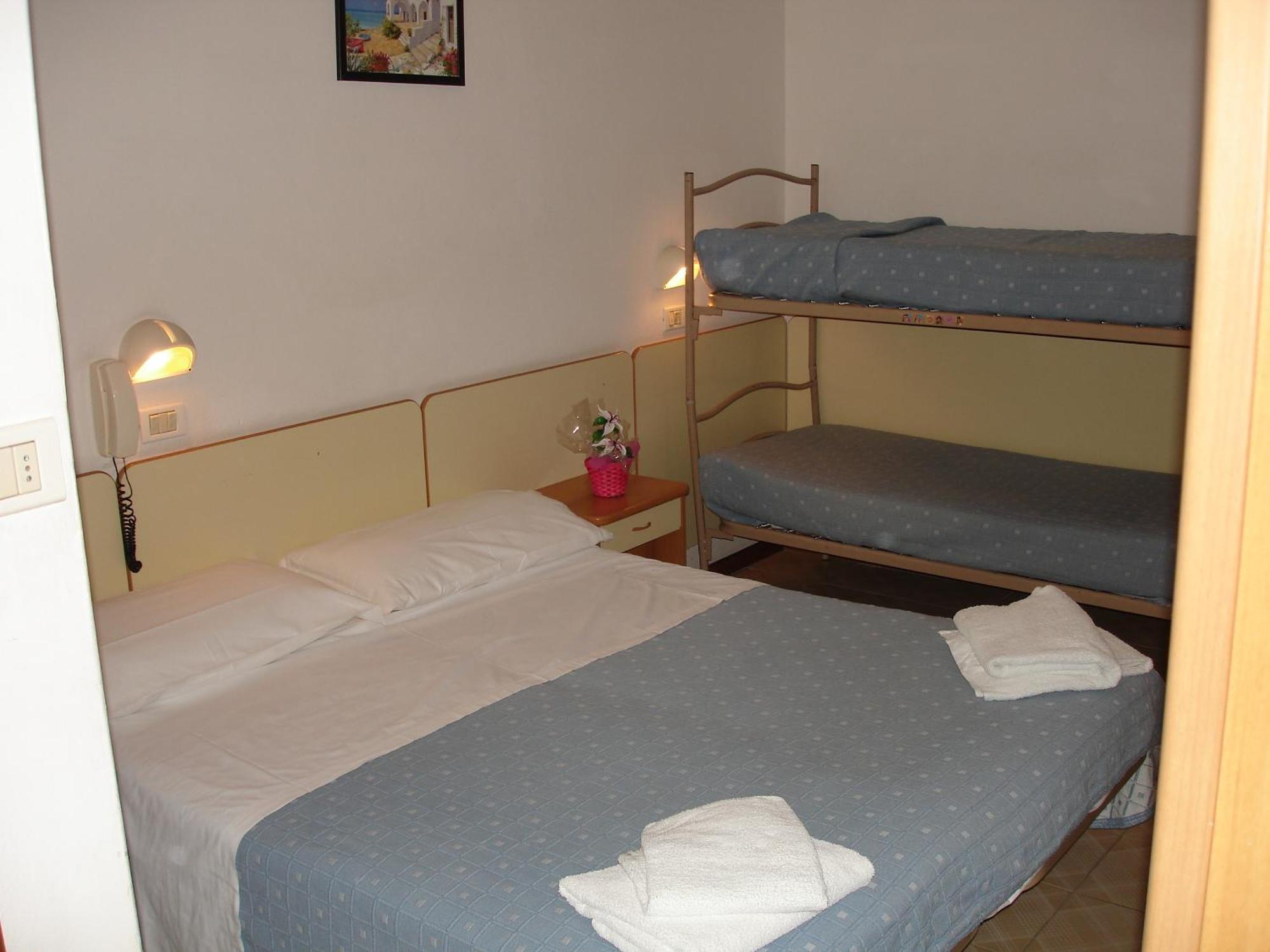 Hotel Madrid Римини Экстерьер фото