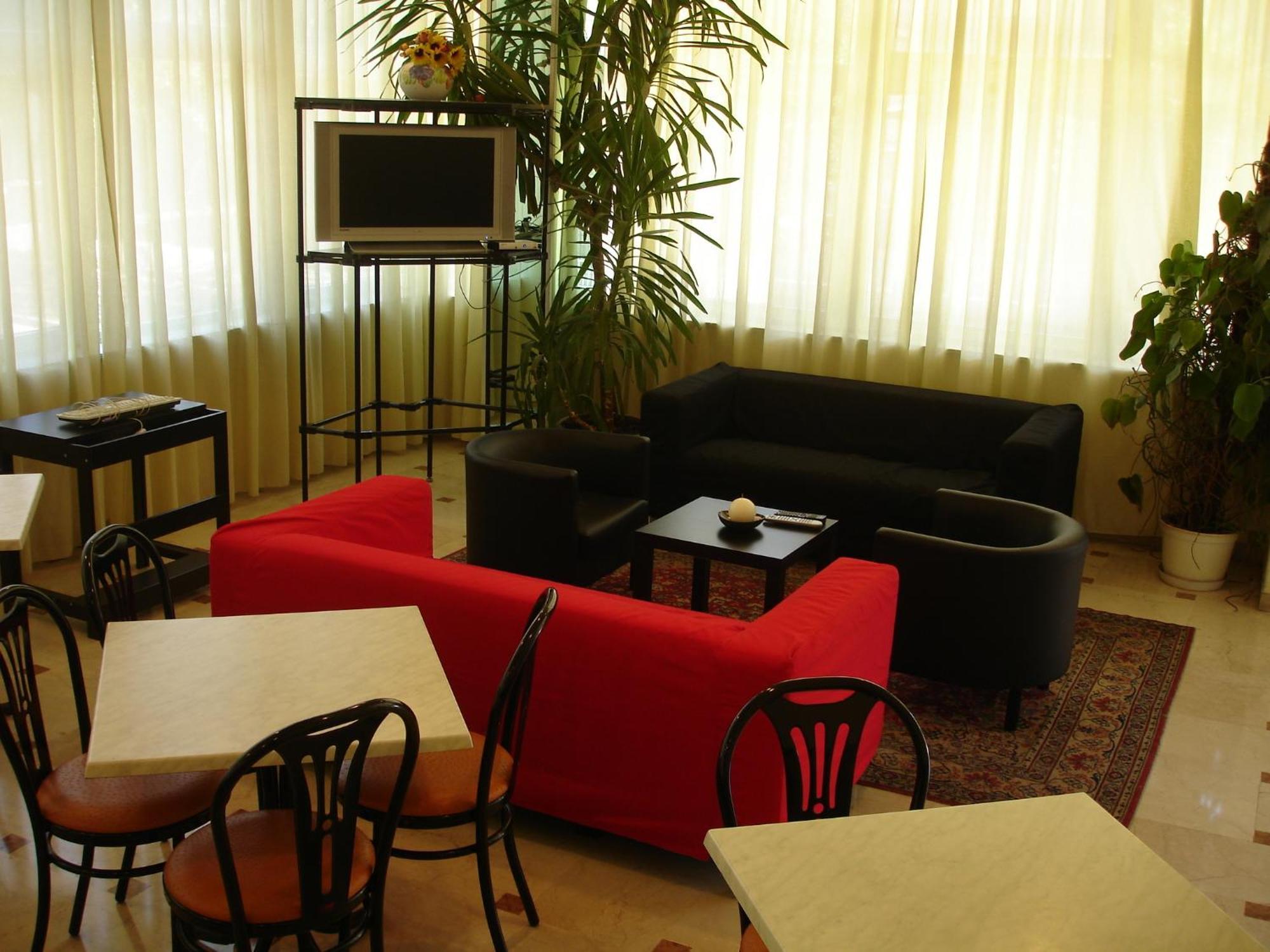 Hotel Madrid Римини Экстерьер фото