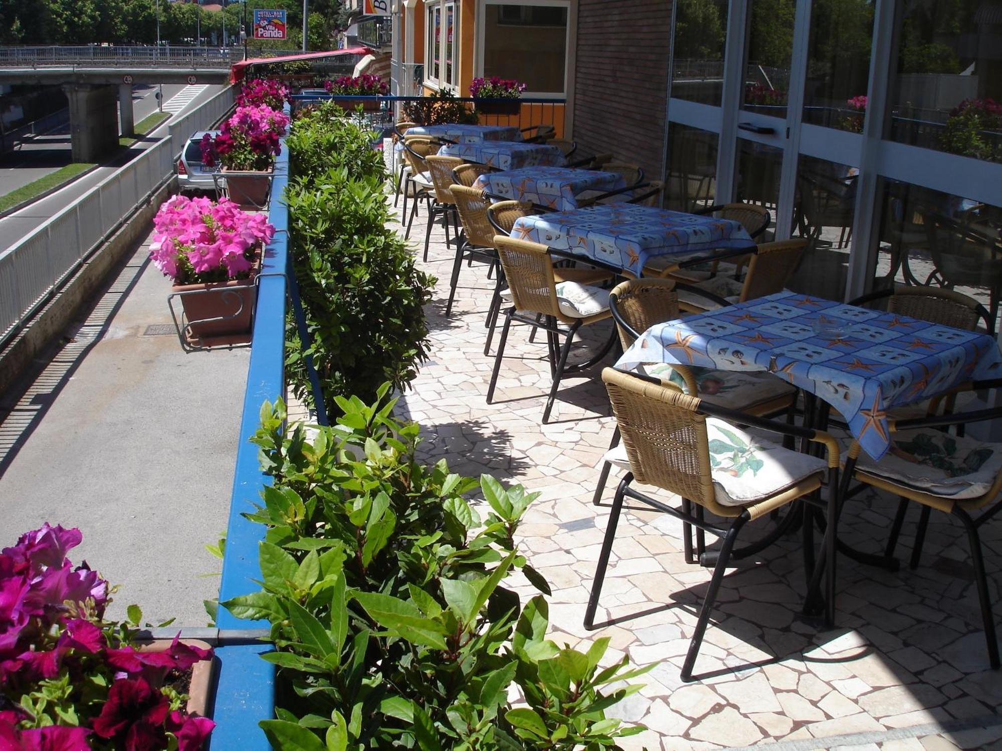 Hotel Madrid Римини Экстерьер фото