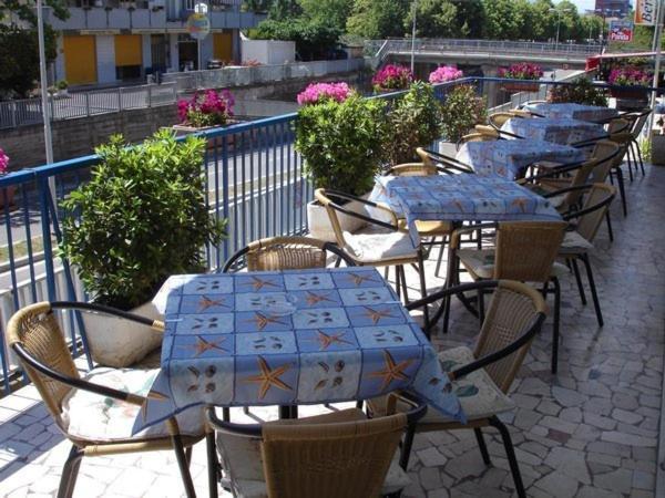 Hotel Madrid Римини Экстерьер фото