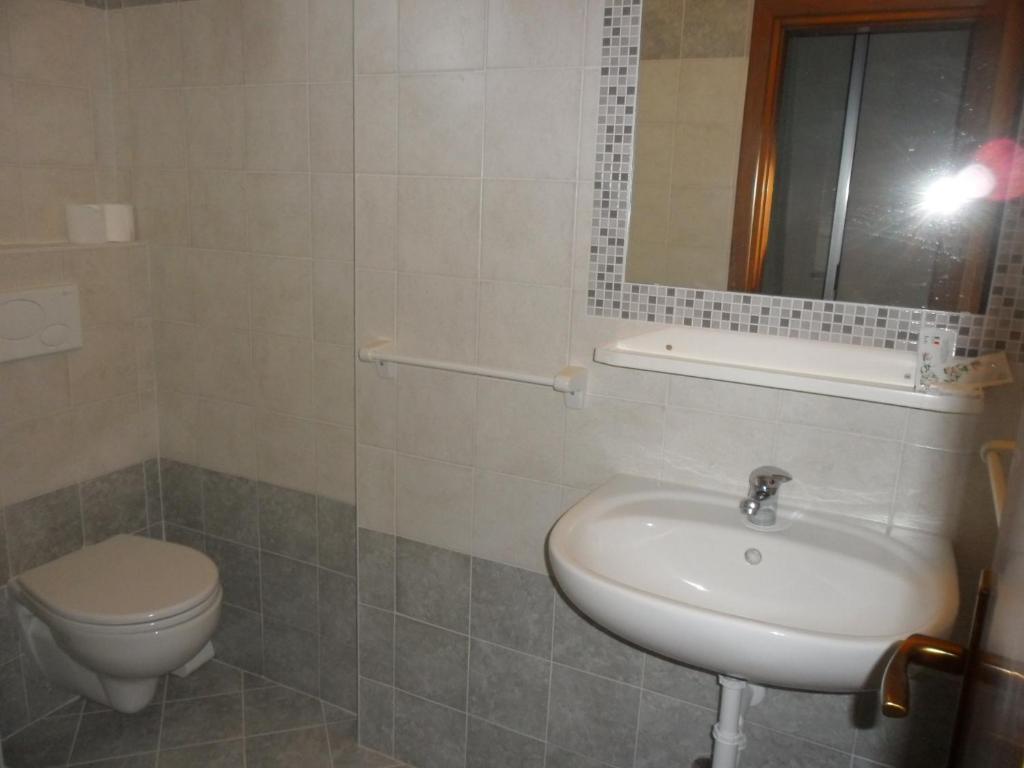 Hotel Madrid Римини Экстерьер фото