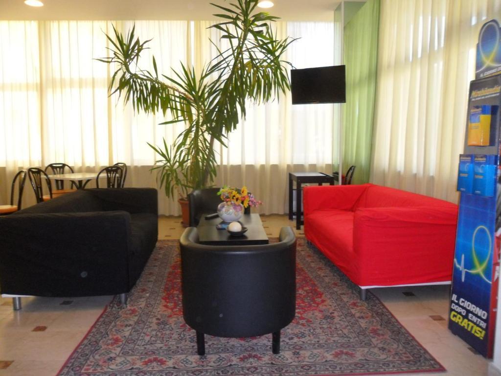 Hotel Madrid Римини Экстерьер фото