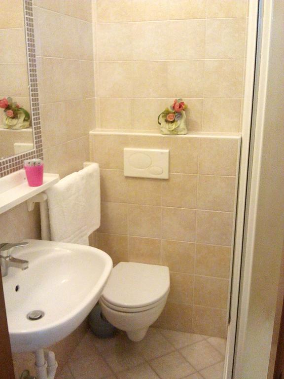 Hotel Madrid Римини Экстерьер фото