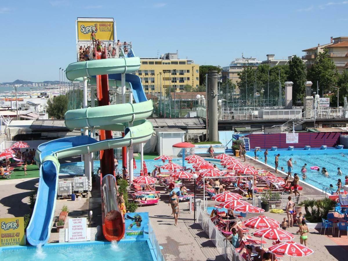 Hotel Madrid Римини Экстерьер фото